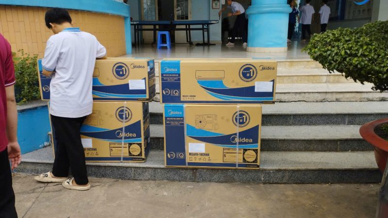 Lắp máy lạnh mới Trường trung học phổ thông Thành Lộc quận 12